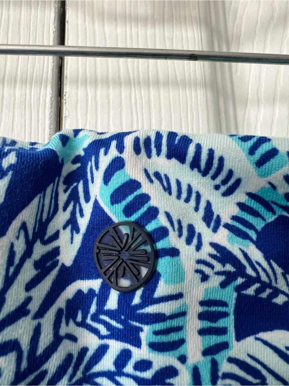 Lilly Pulitzer Blue & Teal Luxletic Tropical Leaf Stretch Capri Pants size L - Picture 7 of 9